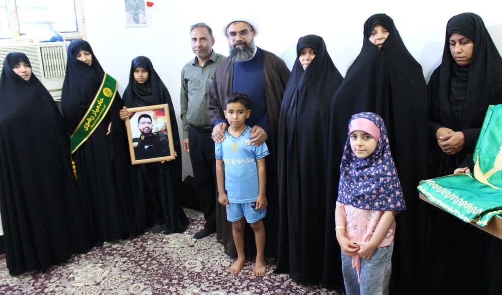 دیدار مدیر حوزه علمیه خواهران استان هرمزگان با خانواده شهبد جمری