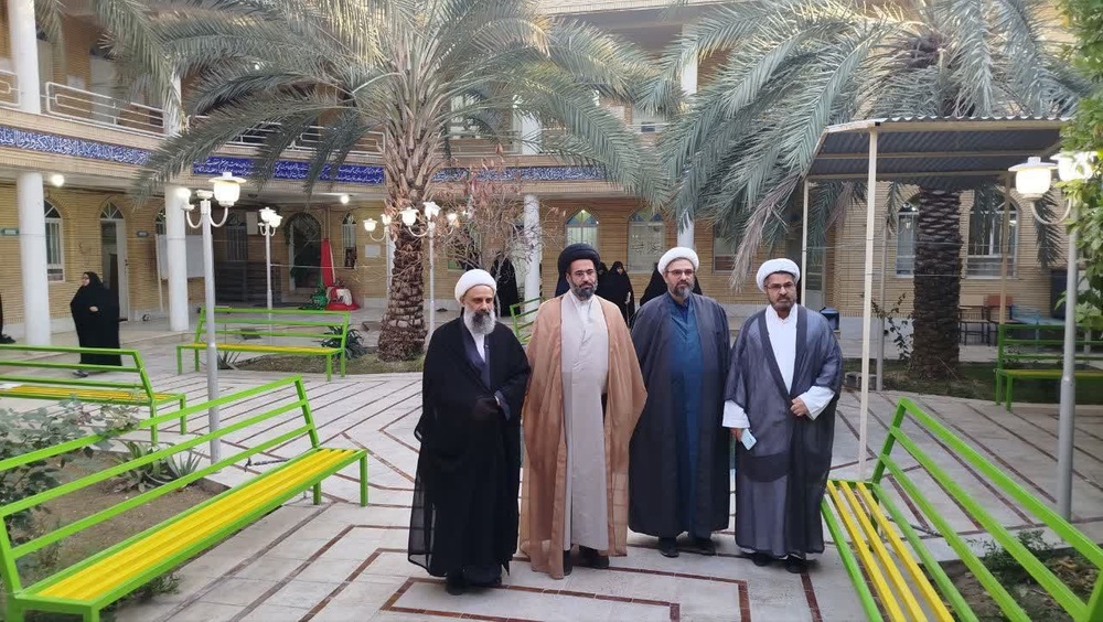 بازدید مدیر حوزه‌های علمیه خواهران و هیئت همراه از مدرسه علمیه حضرت نرگس(س) جهرم