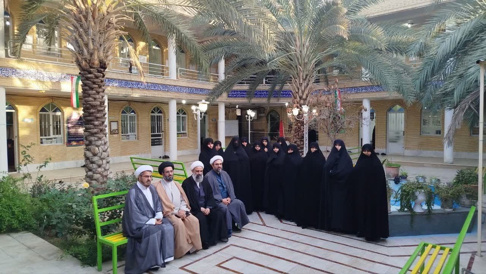 بازدید مدیر حوزههای علمیه خواهران و هیئت همراه از مدرسه علمیه حضرت نرگس(س) جهرم