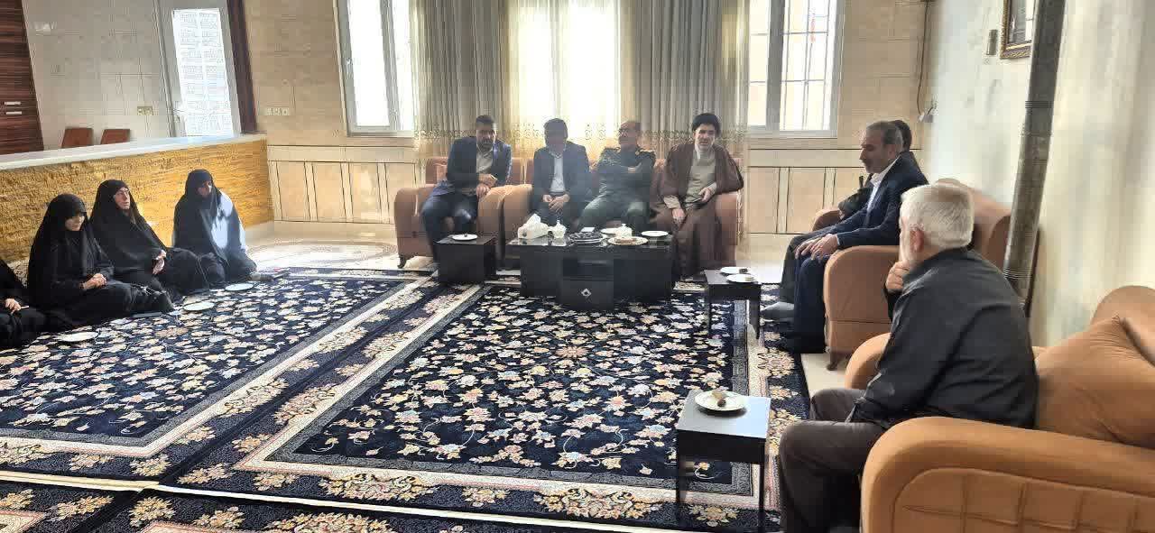 بازدید و تفقد مدیر حوزه‌های علمیه خواهران لرستان و اعضای هیئت امنا با خانواده‌های معظم هشت شهید جنگ تحمیلی سوم در شهرستان دورود