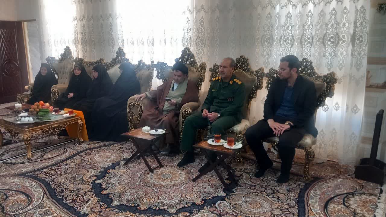 بازدید و تفقد مدیر حوزههای علمیه خواهران لرستان و اعضای هیئت امنا با خانوادههای معظم هشت شهید جنگ تحمیلی سوم در شهرستان دورود