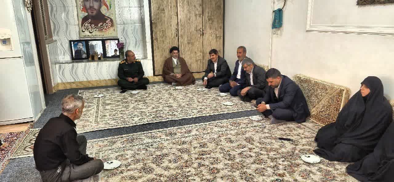 بازدید و تفقد مدیر حوزههای علمیه خواهران لرستان و اعضای هیئت امنا با خانوادههای معظم هشت شهید جنگ تحمیلی سوم در شهرستان دورود