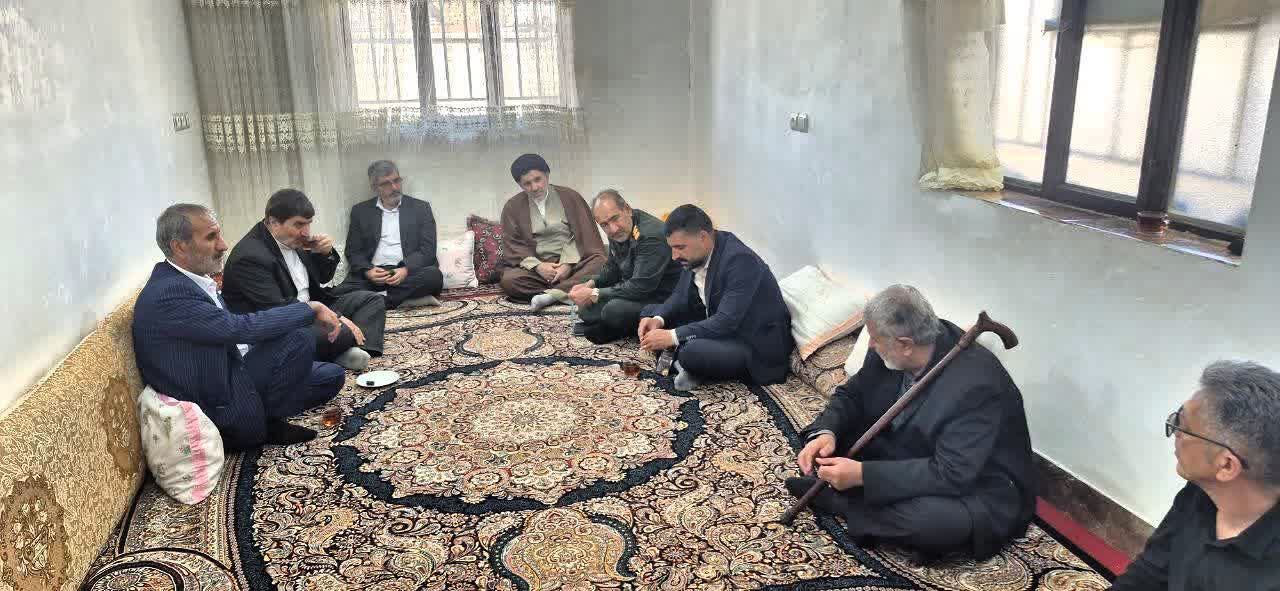 بازدید و تفقد مدیر حوزههای علمیه خواهران لرستان و اعضای هیئت امنا با خانوادههای معظم هشت شهید جنگ تحمیلی سوم در شهرستان دورود