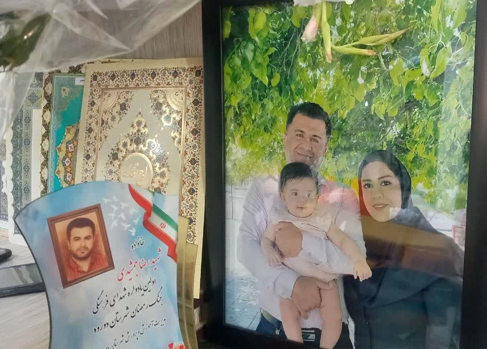 بازدید و تفقد مدیر حوزه‌های علمیه خواهران لرستان و اعضای هیئت امنا با خانواده‌های معظم هشت شهید جنگ تحمیلی سوم در شهرستان دورود