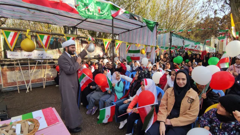 برگزاری ویژهبرنامههای دانشآموزی در موکب ایران قوی بیجار سربلند