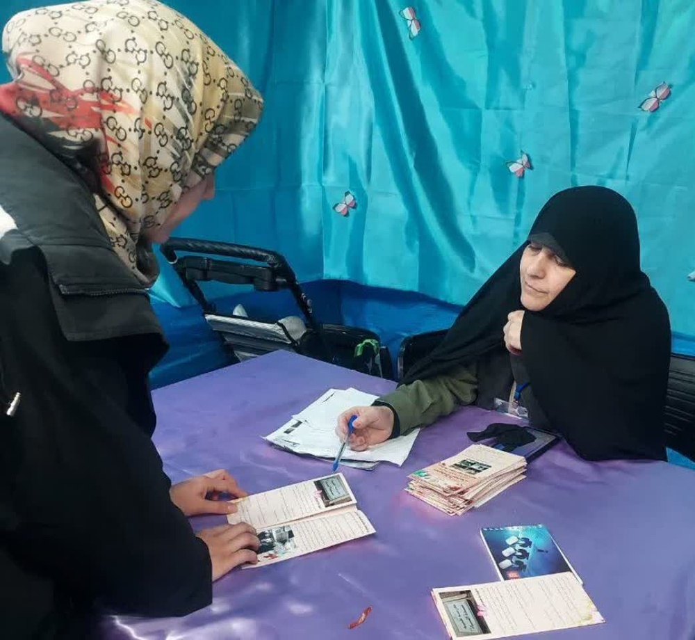 فعالیت گروه جهادی طلاب مدرسه علمیه سیدة النساءسلام الله علیها در غرفه میدان ابوذر