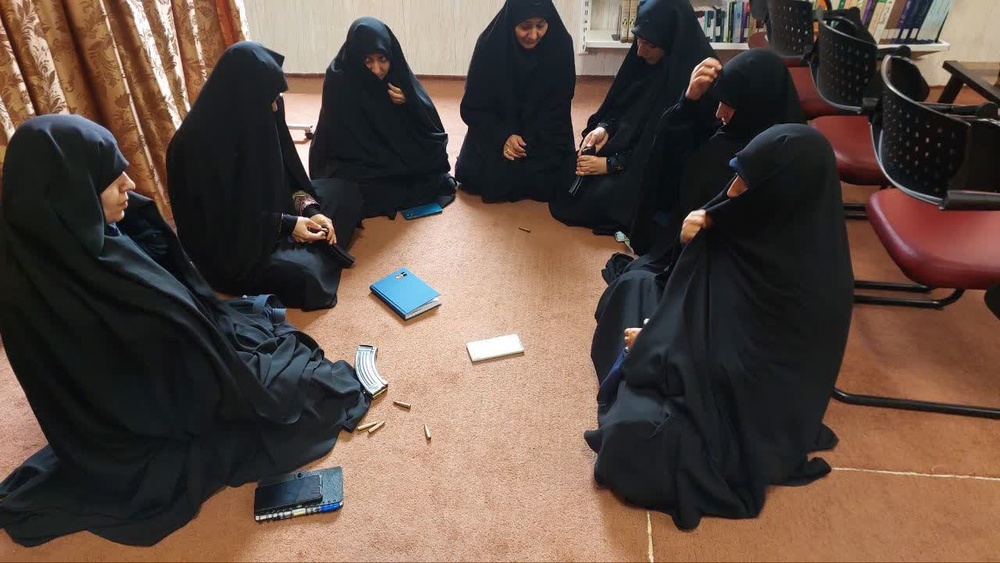 برگزاری دوره فشرده آموزش فنون نظامی ویژه کادر ستادی حوزه علمیه خواهران استان یزد