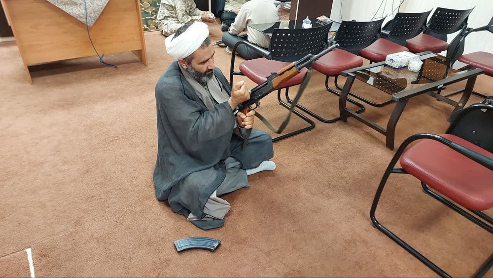 برگزاری دوره فشرده آموزش فنون نظامی ویژه کادر ستادی حوزه علمیه خواهران استان یزد