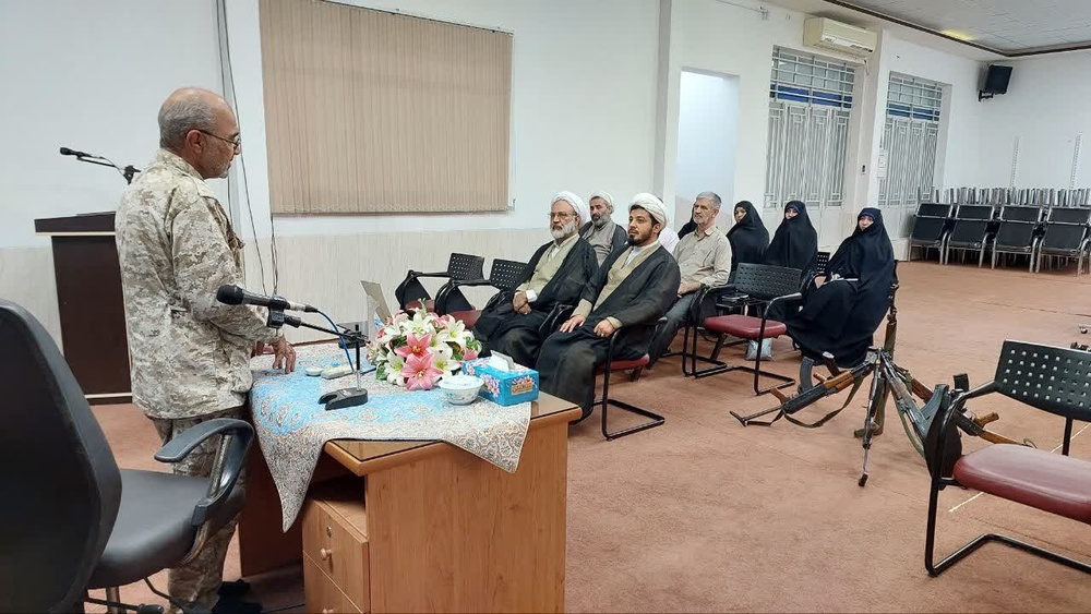 برگزاری دوره فشرده آموزش فنون نظامی ویژه کادر ستادی حوزه علمیه خواهران استان یزد