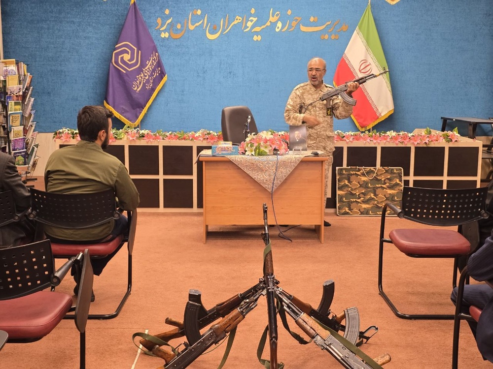 برگزاری دوره فشرده آموزش فنون نظامی ویژه کادر ستادی حوزه علمیه خواهران استان یزد