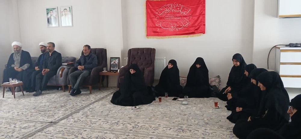 دیدار مدیر حوزه‌های علمیه خواهران کردستان با خانواده‌ شهید میلاد معظمی