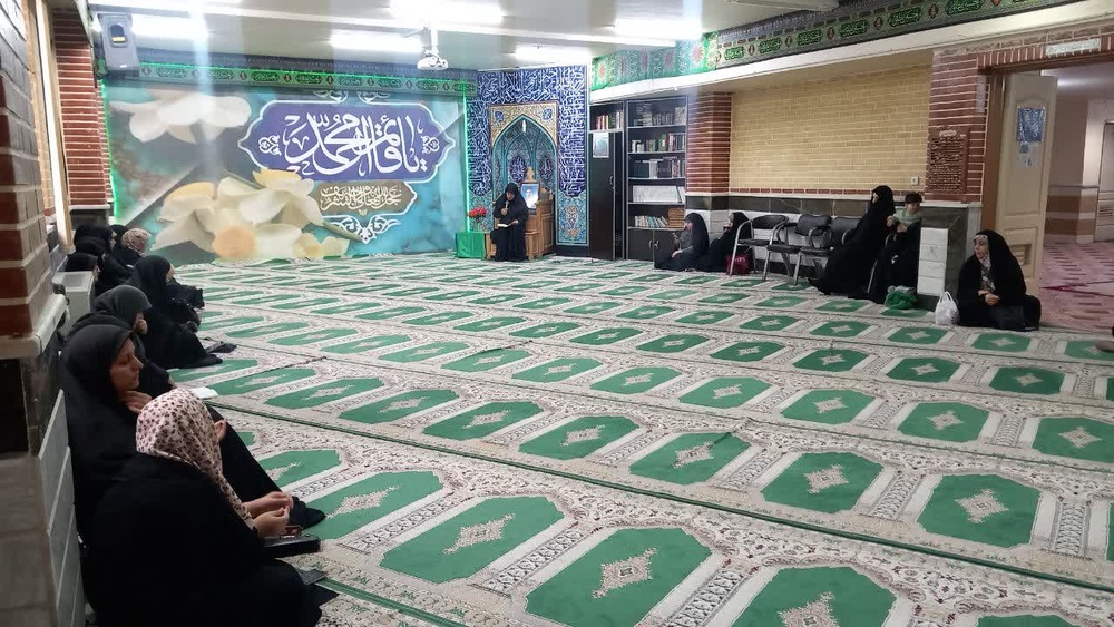 بررسی مفهوم مغفرت و ویژگی‌های متقین در جلسه اخلاق هفتگی مدرسه حضرت زهرا سلام‌الله‌علیها