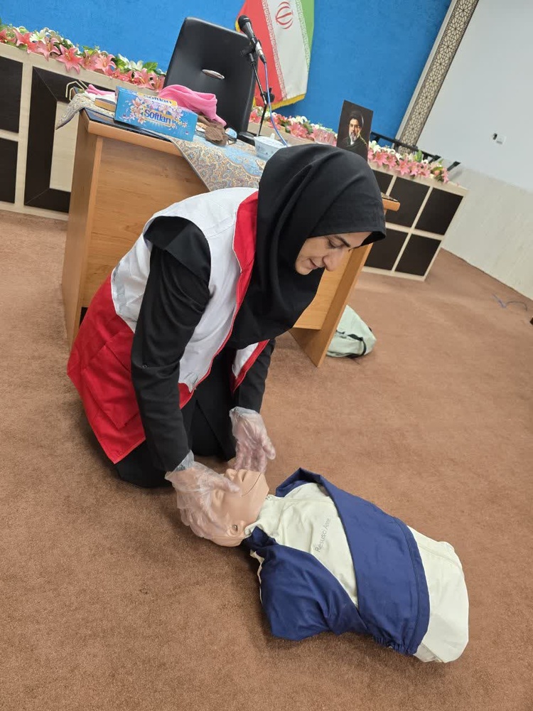 ارتقای توانمندی‌های امدادی کادر حوزه علمیه خواهران یزد با برگزاری دوره تخصصی امداد و نجات