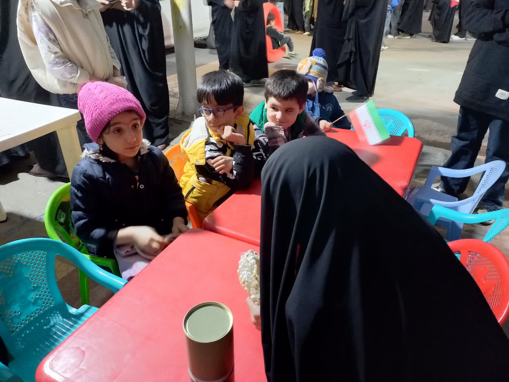 تداوم نهضت خدمت‌رسانی و تبیین مدارس علمیه خواهران لرستان/ نگاهی به فعالیت‌های طلاب در دهه ششم جنگ تحمیلی سوم در مواکب و محافل استانی