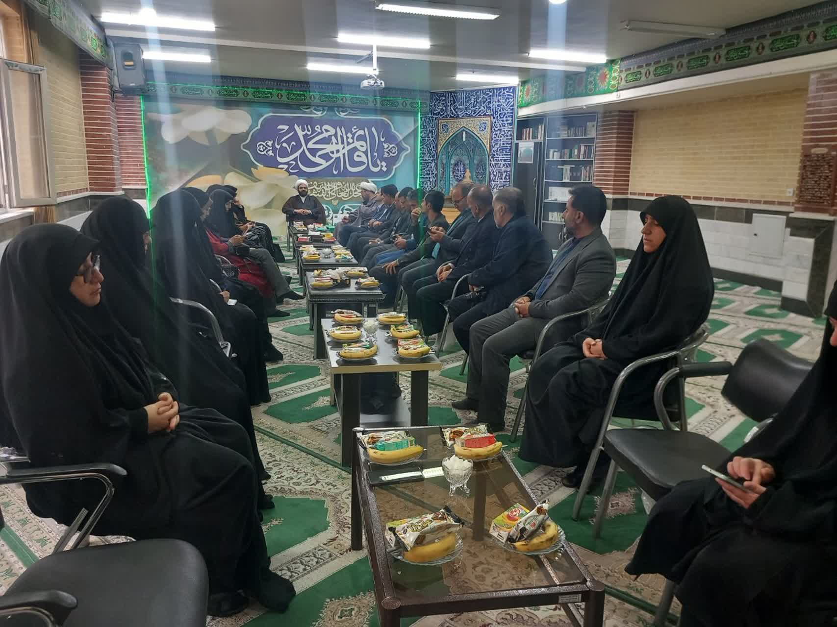 نشست تبیینی اساتید حوزه و دانشگاه بر وحدت علمی و فرهنگی شهر