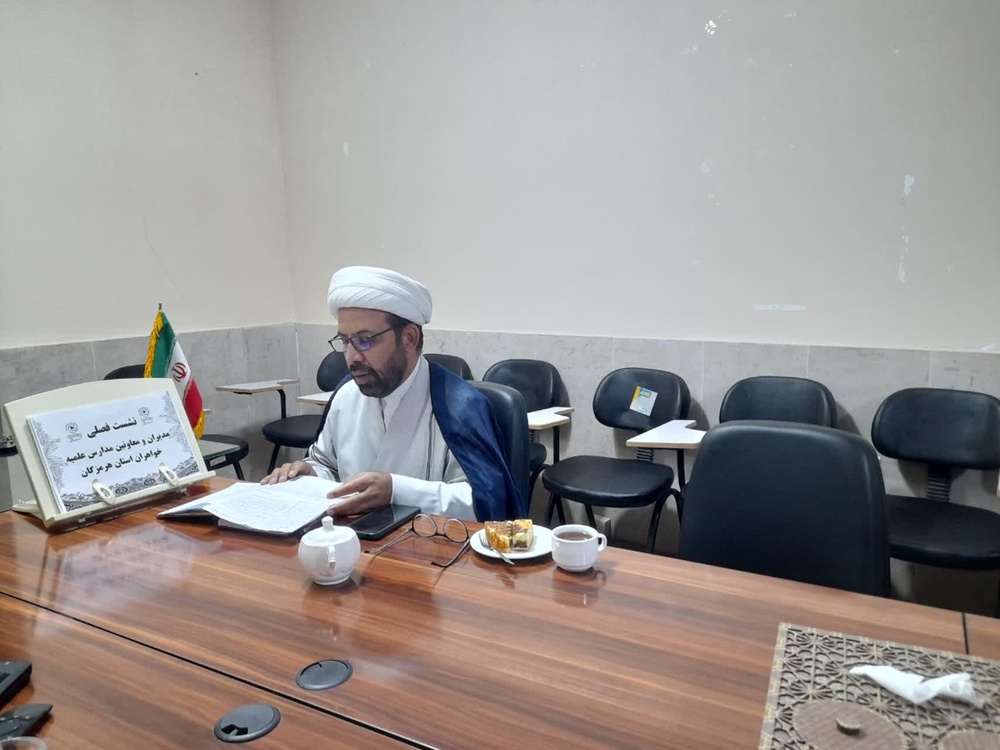 تأکید مسئول  دفتر مدیر و امور دبیرخانه حوزه علمیه خواهران استان هرمزگان بر ارتقای کیفیت مکاتبات اداری و تکمیل  تاریخچه مدارس علمیه خواهران هرمزگان