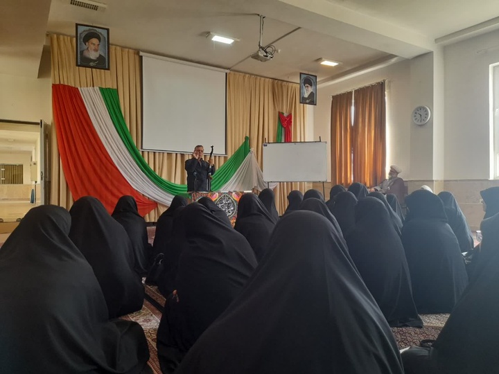 برگزاری دوره آموزشی نظامی ویژه کارکنان با حضور همکاران مدارس علمیه خواهران استان زنجان