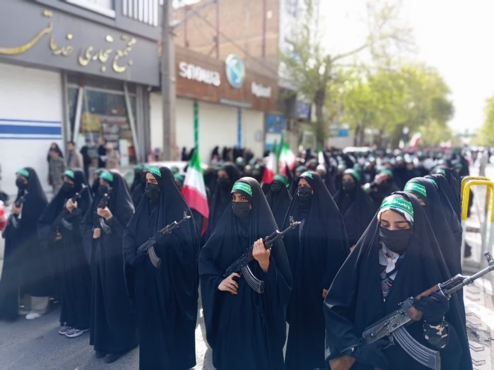 تصاویر/حضور حماسی و با شکوه طلاب حوزه‌های علمیه خواهران استان لرستان در رزمایش جانفدا.