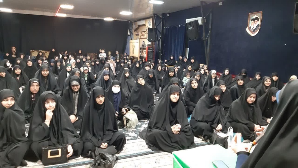 الگوی سوم زن مسلمان در طرح رهبر شهید انقلاب، باید مرجع حرکت‌های بانوان باشد