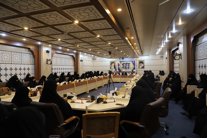 دیدار مدیران و اساتید مدارس علمیه خواهران استان مرکزی با حجت‌الاسلام والمسلمین علیزاده
