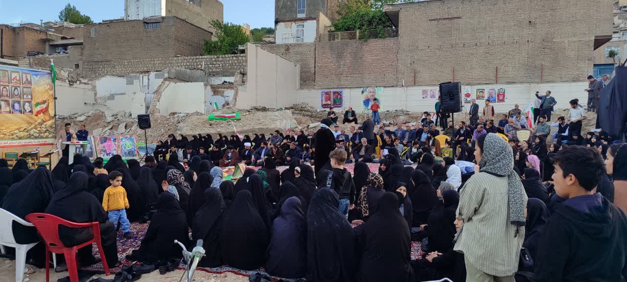 برگزاری مراسم بزرگداشت شهدای جنگ تحمیلی سوم در محل بمباران ناصر خسرو شهرستان دورود