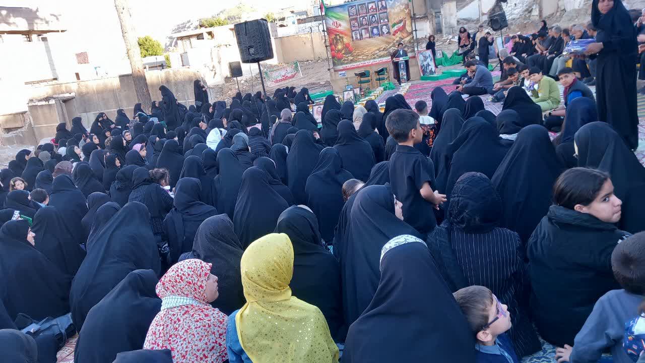 برگزاری مراسم بزرگداشت شهدای جنگ تحمیلی سوم در محل بمباران ناصر خسرو شهرستان دورود