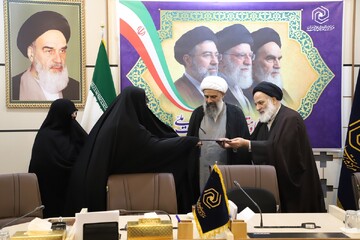 تصاویر/ مراسم تجلیل از اساتید مرکز آموزش‌های غیرحضوری حوزه‌های علمیه خواهران