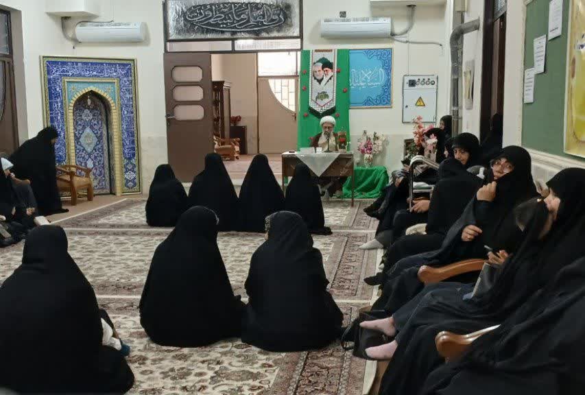 نشست تبیینی با عنوان عبودیت؛ جادهٔ بیداری جان و رسیدن به آرامش الهی