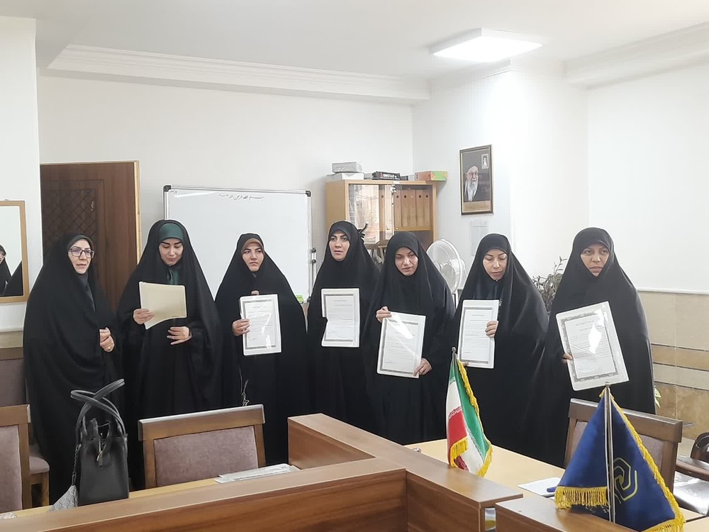 تجلیل از نخبگان پژوهشی در اختتامیه استانی یازدهمین جشنواره گروهی رشد در زنجان