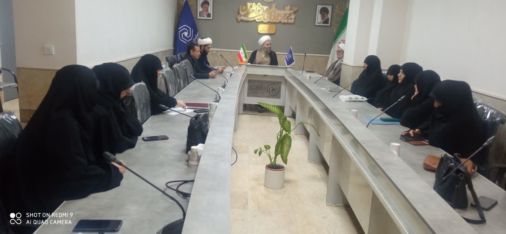 تأکید بر رسالت خطیر اساتید در حوزههای علمیه خواهران کردستان