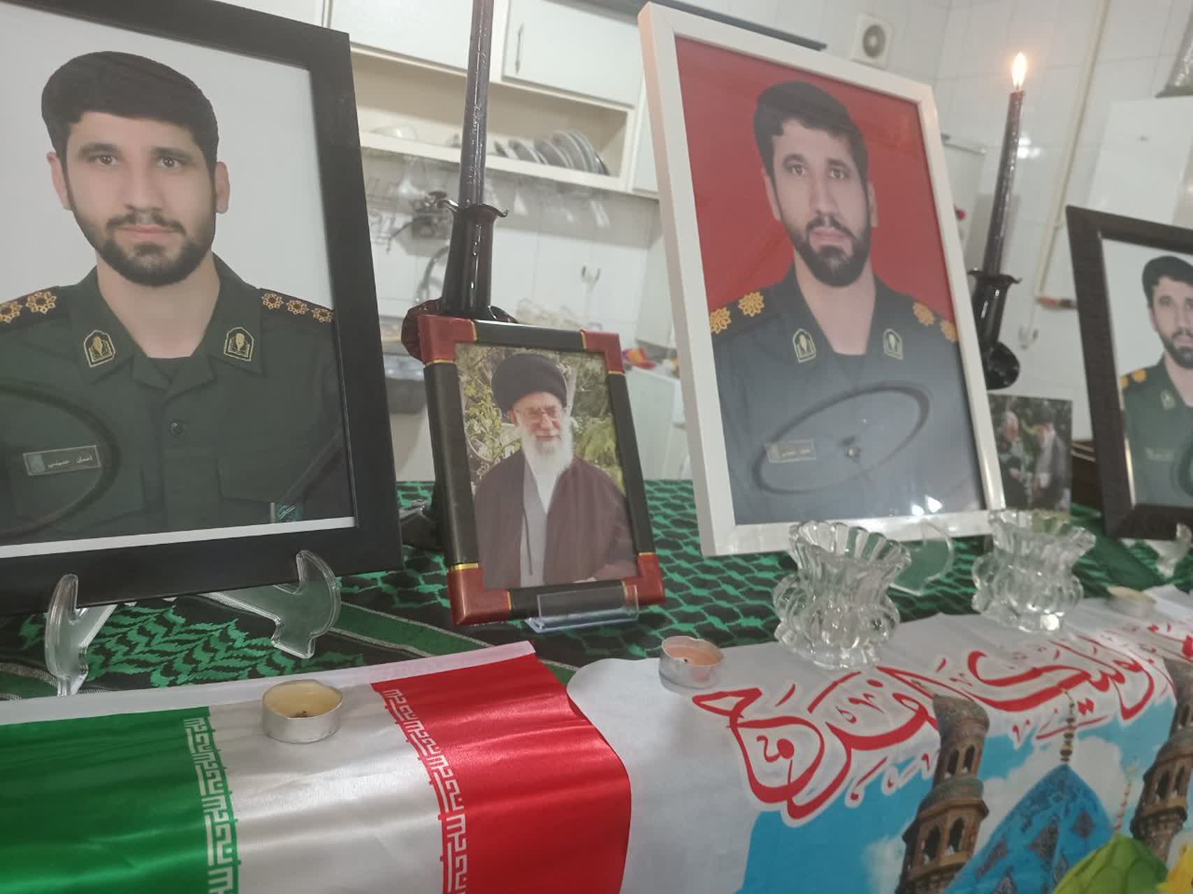 دیدار مدیر، کادر و جمعی از طلاب حوزه علمیه فاطمیه خرمآباد با خانواده شهید احسان حسینی