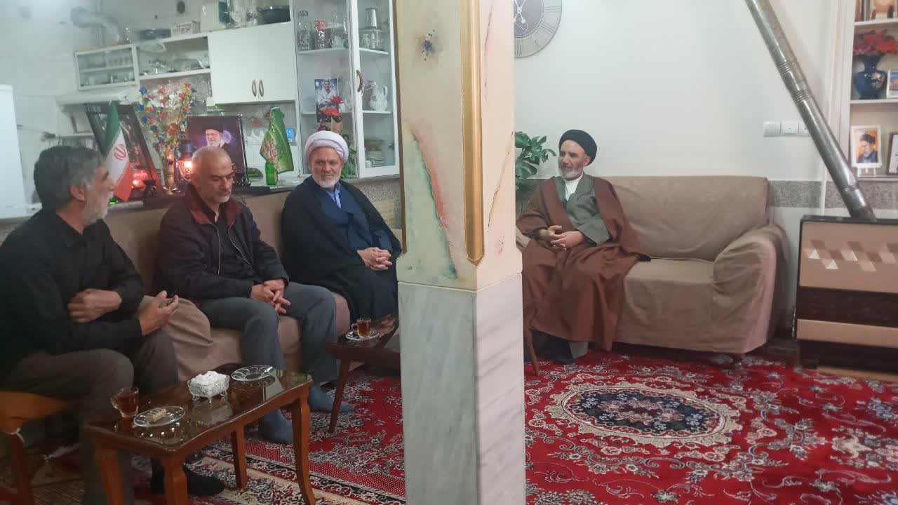 تجلیل از مقام شهیدان حسین و محمد روزبهانی در دیدار صمیمانه مسئولان مدارس علمیه شهرستان بروجرد
