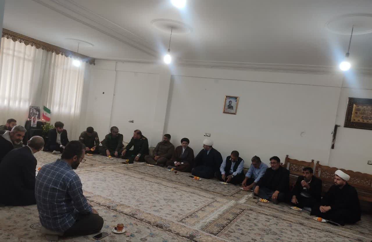 سلسله دیدار مسئولان حوزه علمیه خواهران لرستان و سپاه استان با خانوادههای معظم شهدای جنگ تحمیلی دوم و سوم