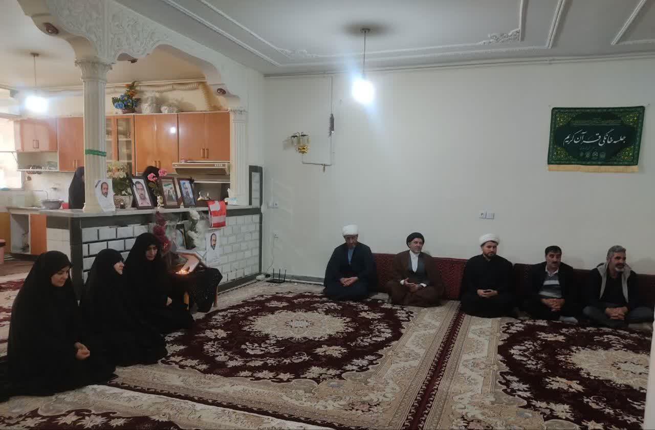 سلسله دیدار مسئولان حوزه علمیه خواهران لرستان و سپاه استان با خانواده‌های معظم شهدای جنگ تحمیلی دوم و سوم