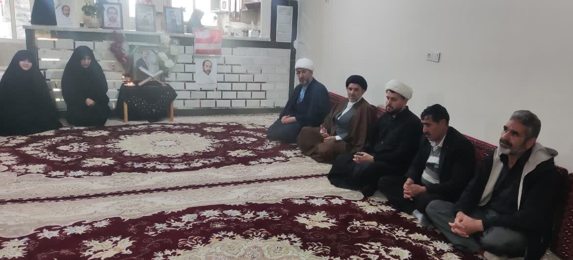 سلسله دیدار مسئولان حوزه علمیه خواهران لرستان و سپاه استان با خانوادههای معظم شهدای جنگ تحمیلی دوم و سوم