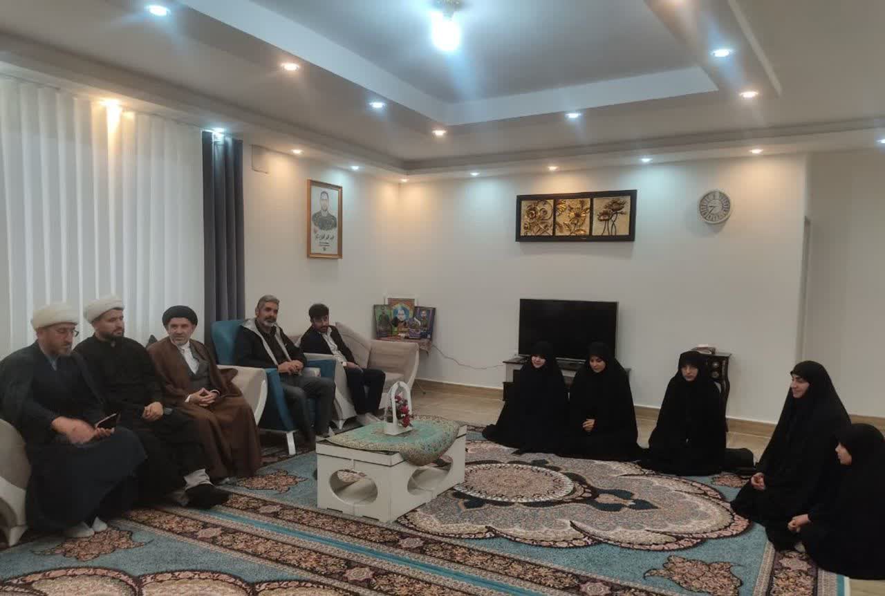 سلسله دیدار مسئولان حوزه علمیه خواهران لرستان و سپاه استان با خانوادههای معظم شهدای جنگ تحمیلی دوم و سوم