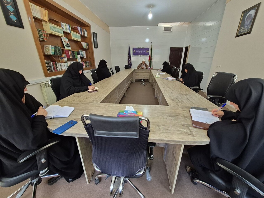 ملامت‌ناپذیریِ مؤمن در مسیر حق/ مؤمن نباید از سرزنش‌ها در مسیر حق هراسی داشته باشد