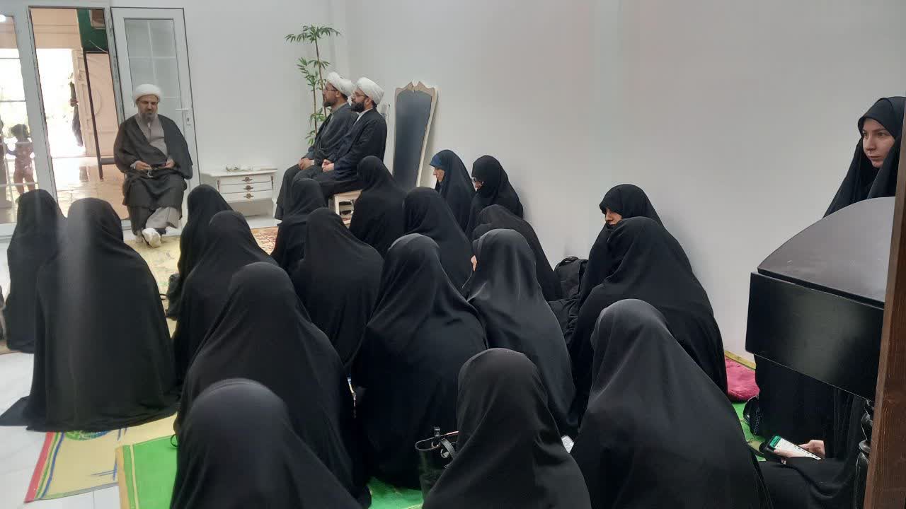 برگزاری آیین تجلیل از اساتید حوزه‌های علمیه خواهران لرستان به مناسبت هفته معلم