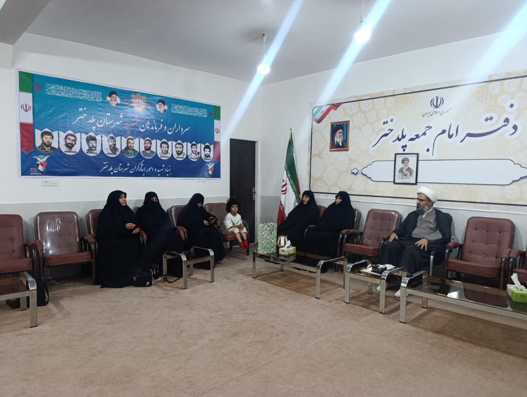 برگزاری آیین تجلیل از اساتید حوزههای علمیه خواهران لرستان به مناسبت هفته معلم