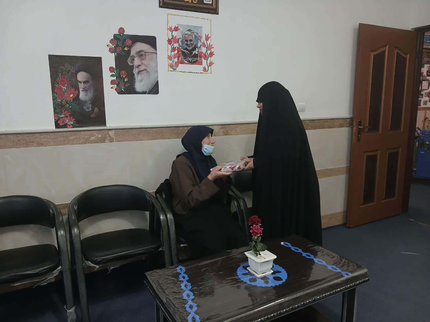 برگزاری آیین تجلیل از اساتید حوزههای علمیه خواهران لرستان به مناسبت هفته معلم
