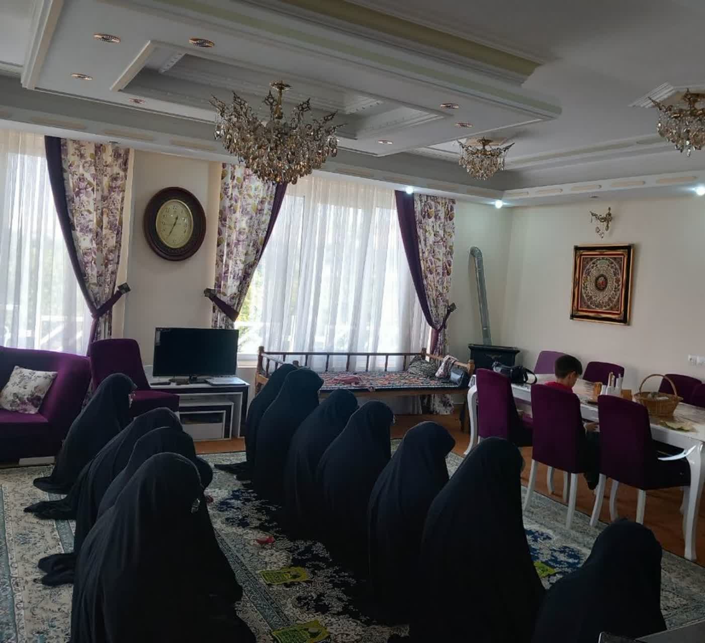 برگزاری آیین تجلیل از اساتید حوزههای علمیه خواهران لرستان به مناسبت هفته معلم