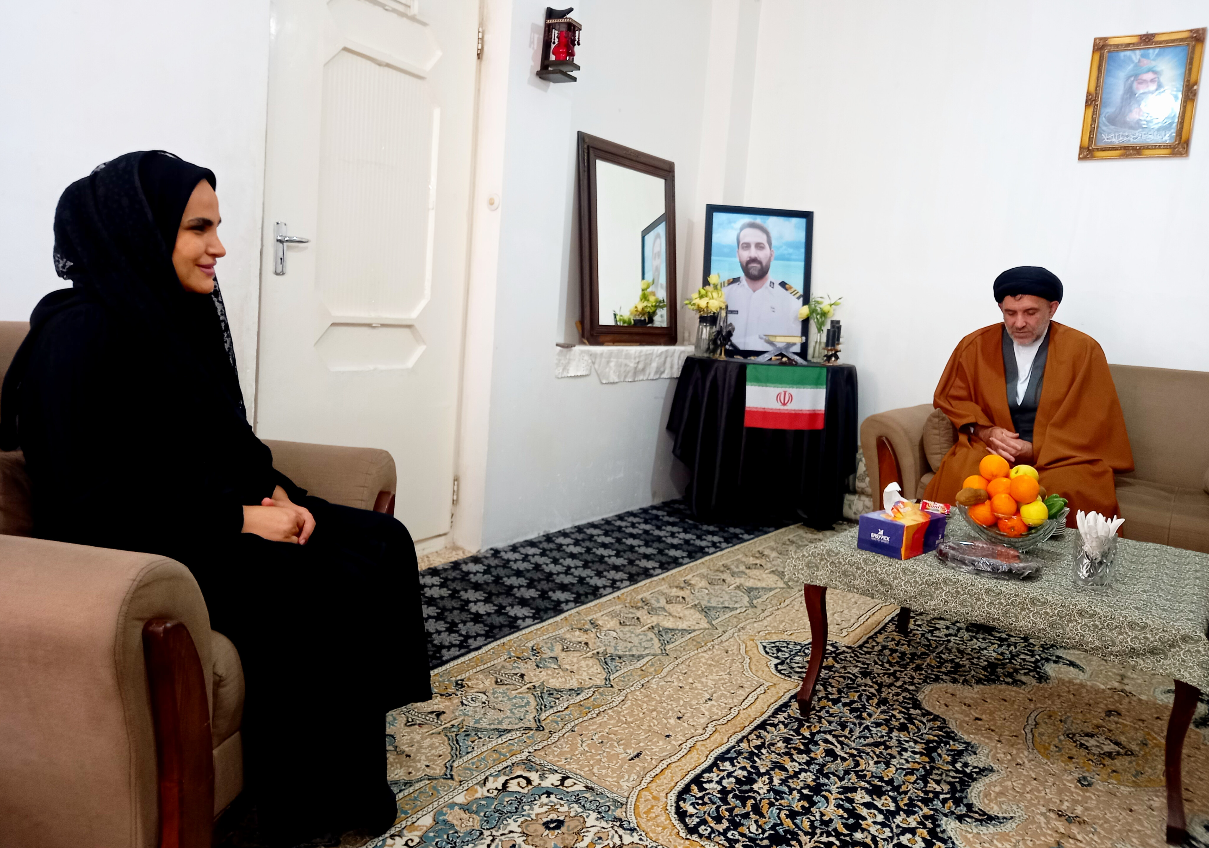 دیدار مدیر حوزههای علمیه خواهران لرستان با خانواده شهید ناو دنا شهید محسن میرزاپور
