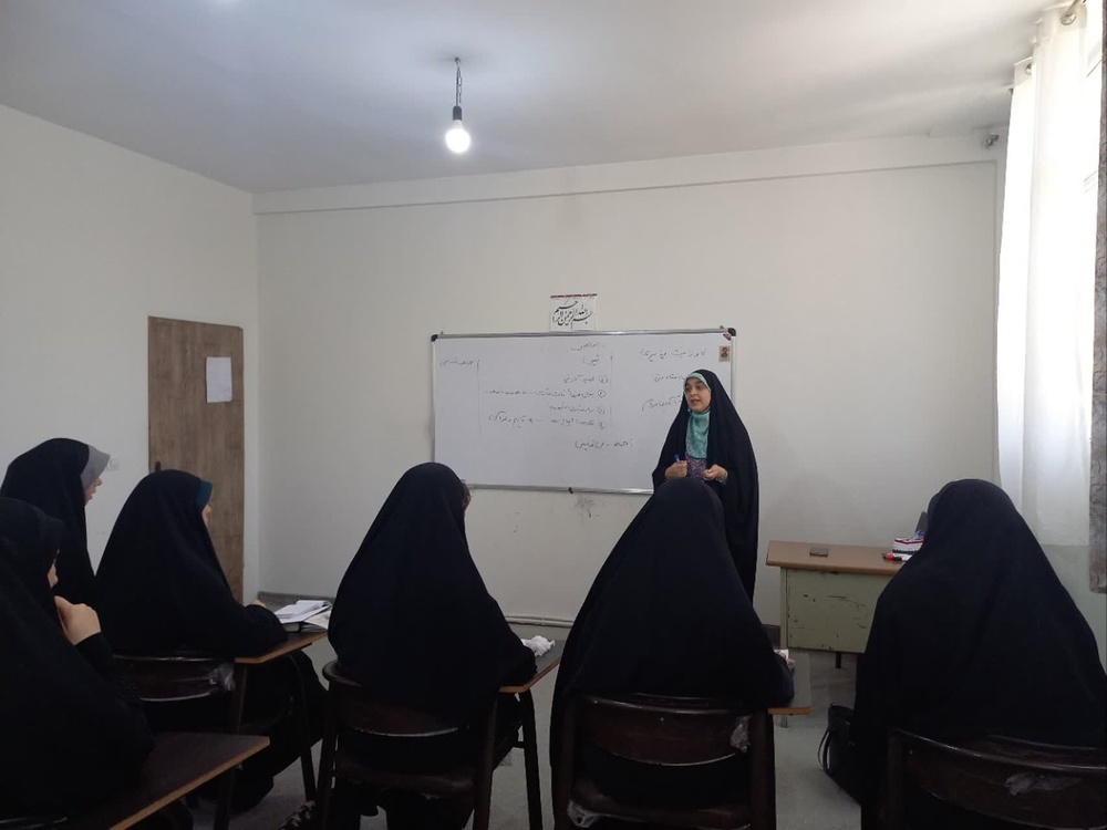 نشست هم‌افزایی طلاب تبیین‌گر موکب حوزه علمیه الزهرا سلام‌الله‌علیها اسلامشهر