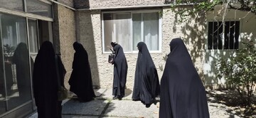 دیدار مدیریت کادر و طلاب مدرسه علمیه تخصصی بانوان امین ره با خانواده شهیده زینب مقیمیان 