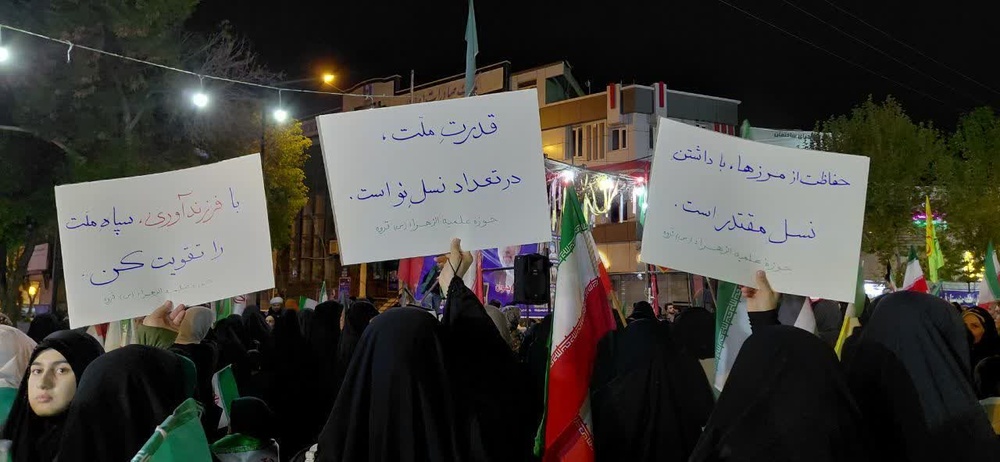 مطالبه‌گری طلاب قروه در تجمع شبانه؛ تأکید بر ترویج فرهنگ جوانی جمعیت