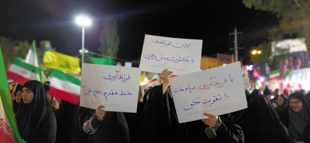 مطالبهگری طلاب قروه در تجمع شبانه؛ تأکید بر ترویج فرهنگ جوانی جمعیت