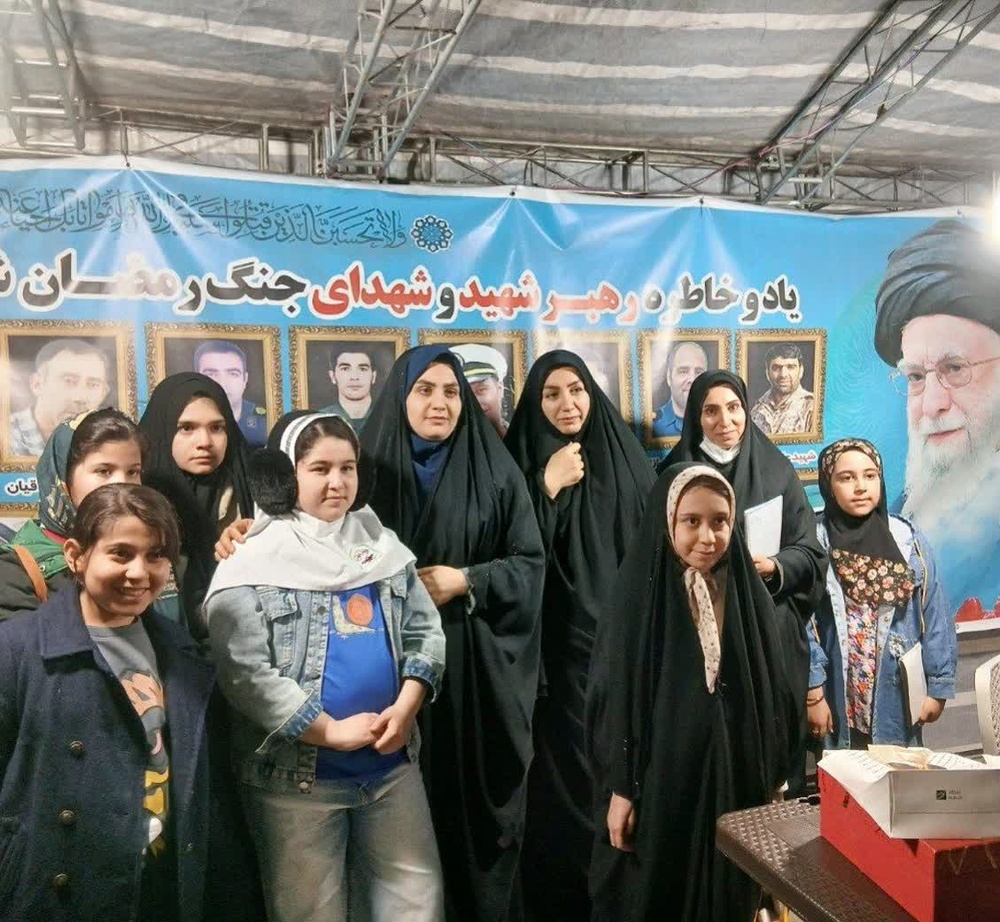 برگزاری کلاس‌های تقویتی در موکب قرارگاه الزهرا(س) قروه/ چراغ علم در دل تجمعات شبانه روشن است