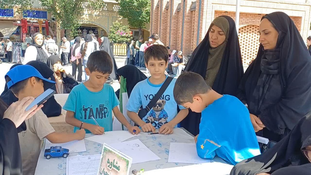 فعالیت طلاب جهادی قرارگاه مجتمع آموزش علوم اسلامی کوثر در بازار بزرگ تهران