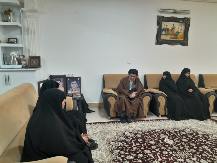 دیدار مدیر حوزه‌های علمیه خواهران لرستان با خانواده‌های شهدای کوهدشت؛ تجلیل از صبر، ایثار و اقتدار خانواده‌های شهدا
