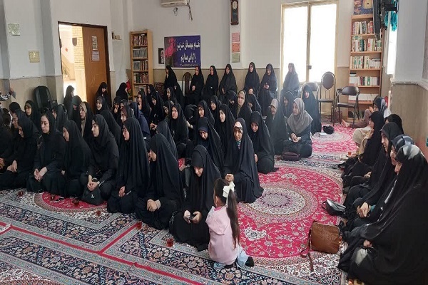 خواهران طلبه در عرصه علم و تبیین مدافع آرمانهای انقلاب باشند
